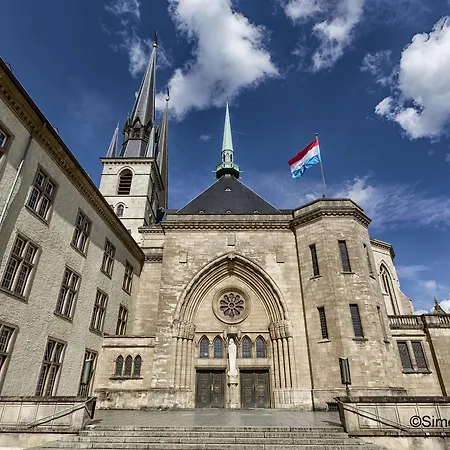 The Queen Luxury - Serena Luxemburg